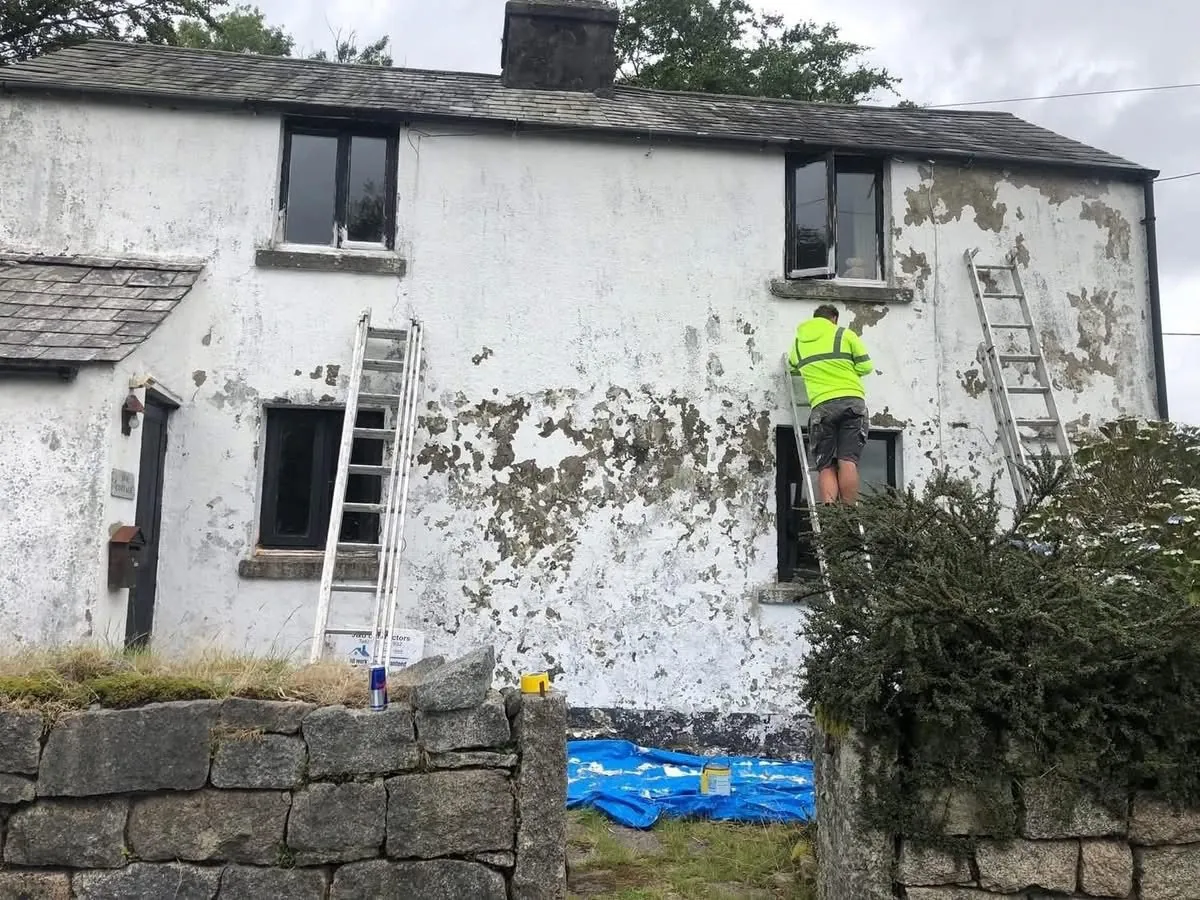 Cottage with blown, flaking render before repair in Port Isaac